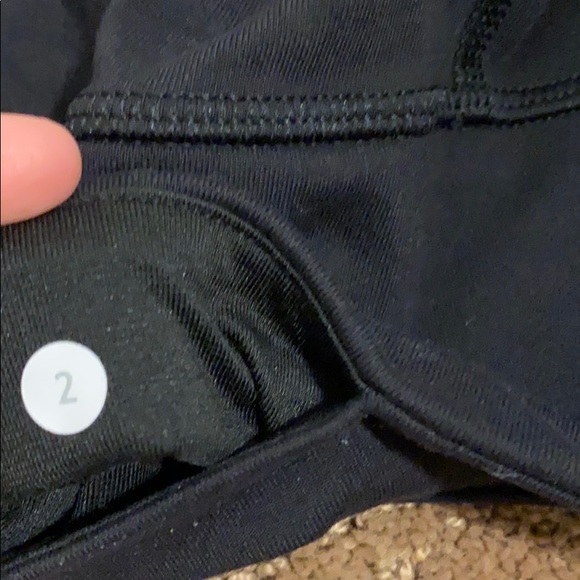 Lululemon tight-fitting black shorts - Picture 4 of 4